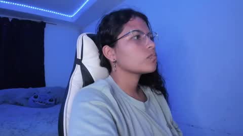  Lady  online show from 02-03-25, 06:45