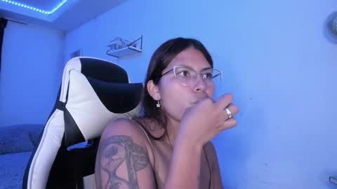  Lady  online show from 11-22-25, 02:43