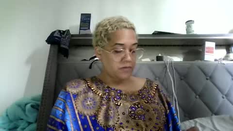 Snapshot of ladycinnabon chatting on 06-19-26, 05:39 Stephanie online show from 06-19-26, 05:39
