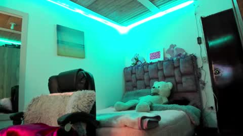 Snapshot of ladydanniela chatting on 12-15-24, 08:08 leidy daniela online show from 12-15-24, 08:08