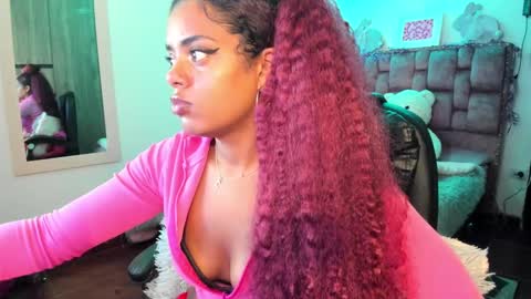 Snapshot of ladydanniela chatting on 12-17-24, 08:01 leidy daniela online show from 12-17-24, 08:01