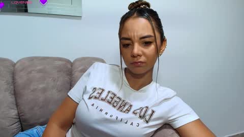 Hello im lady nice to meet you  online show from 11-26-25, 02:29