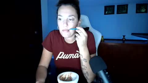 ladysusurros online show from 10-26-25, 02:17