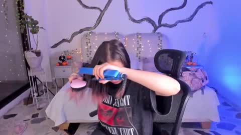 Lady  online show from 10-29-25, 04:59