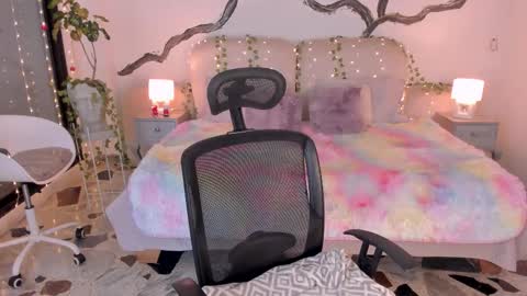 Lady  online show from 11-28-25, 05:32