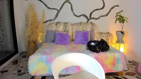 Lady  online show from 12-15-25, 03:11