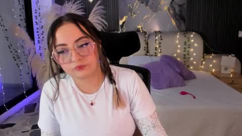 Lady  online show from 02-15-26, 07:51