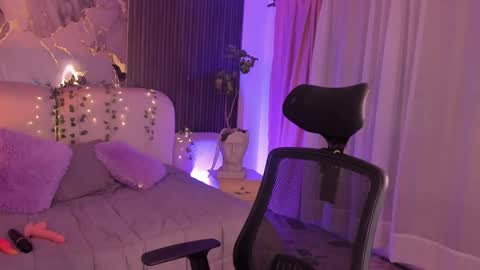 Lady  online show from 05-29-26, 05:16