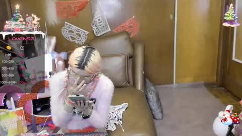 Snapshot of laflakita21 chatting on 02-28-25, 01:05 Skinnygirl online show from 02-28-25, 01:05