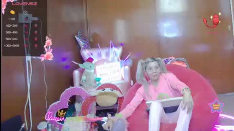 Skinnygirl online show from 06-16-26, 10:56