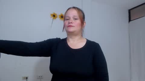  paola and a guest lol    online show from 11-11-25, 07:58