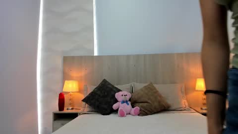 Laia Cruz online show from 10-22-25, 07:02