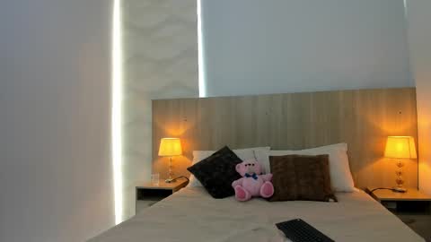 Laia Cruz online show from 10-30-25, 07:14