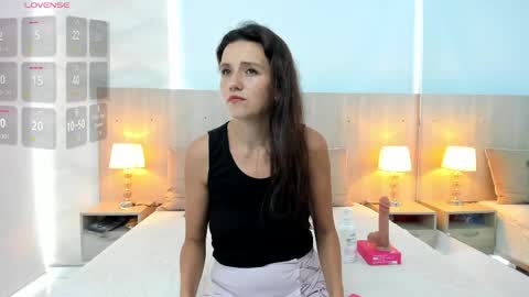 Snapshot of laia_cruz chatting on 05-27-26, 07:22 Laia Cruz online show from 05-27-26, 07:22