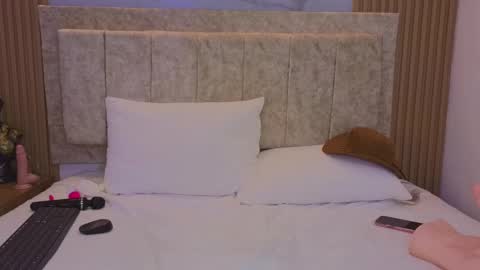 Snapshot of laiamilf chatting on 02-26-25, 11:15 laiamilf online show from 02-26-25, 11:15