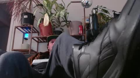 Snapshot of laidback_and_chill chatting on 12-05-24, 08:55 Rick online show from 12-05-24, 08:55