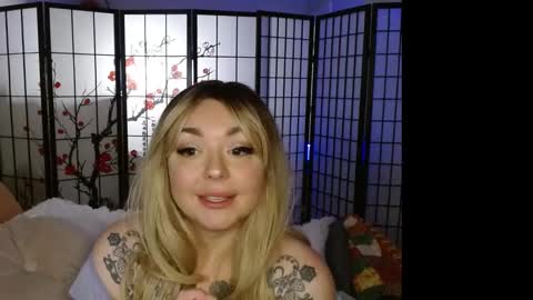 Laika Darling online show from 10-04-25, 01:47