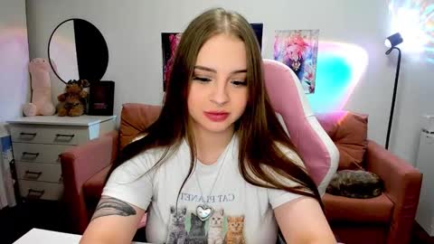 Snapshot of lain__ chatting on 09-25-25, 07:50 Kira online show from 09-25-25, 07:50