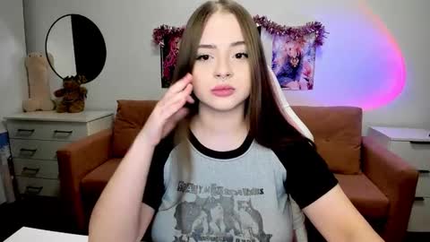 Snapshot of lain__ chatting on 11-26-25, 10:55 Kira online show from 11-26-25, 10:55