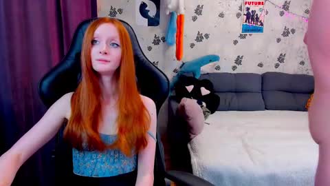 Snapshot of laksmrrr chatting on 02-21-25, 01:44 Lu  Alex online show from 02-21-25, 01:44