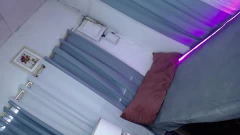 Elle 3 online show from 02-22-25, 03:01