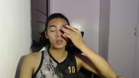 Snapshot of lalakinghugecock_2 chatting on 10-17-25, 12:19 lalakinghugecock_2 online show from 10-17-25, 12:19