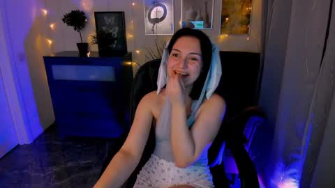 Snapshot of lalita_aml4 chatting on 02-08-25, 10:29 Raily online show from 02-08-25, 10:29