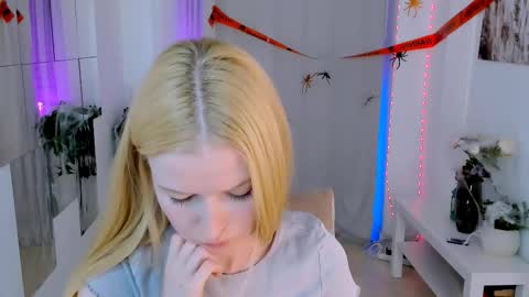 Laly online show from 10-22-25, 06:40