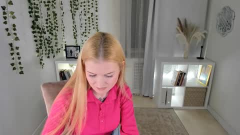 Laly online show from 11-17-25, 04:46