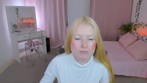 Snapshot of laly_peach chatting on 05-28-26, 08:11 Laly online show from 05-28-26, 08:11