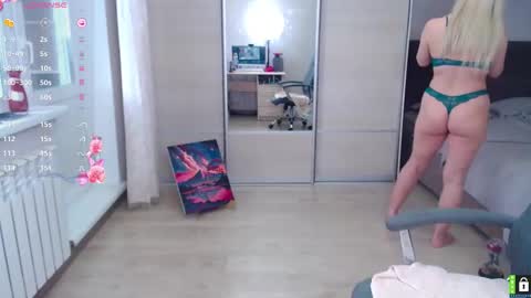 Lana online show from 11-14-25, 07:40