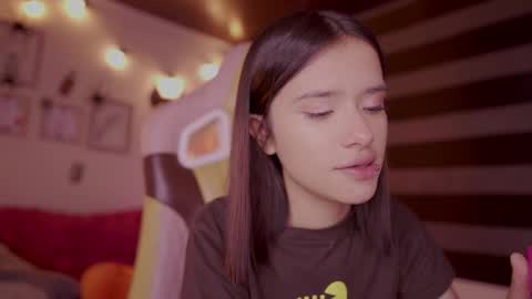 Snapshot of lana_dreams_ chatting on 10-22-25, 11:59 Lana online show from 10-22-25, 11:59