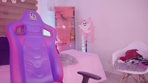 Snapshot of lana_dreams_ chatting on 10-25-25, 03:18 Lana online show from 10-25-25, 03:18