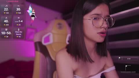 Snapshot of lana_dreams_ chatting on 11-18-25, 10:25 Lana online show from 11-18-25, 10:25