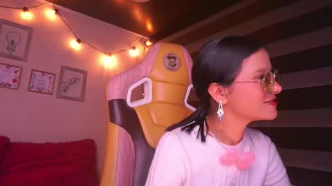 Snapshot of lana_dreams_ chatting on 11-26-25, 01:39 Lana online show from 11-26-25, 01:39