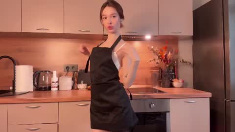 Snapshot of lana_vee chatting on 06-20-26, 03:37 Cleo online show from 06-20-26, 03:37