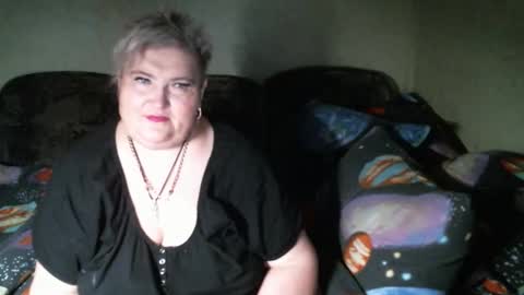 Snapshot of lanacat555 chatting on 04-12-26, 01:43 lanacat555 online show from 04-12-26, 01:43