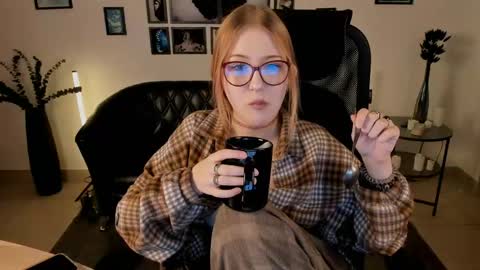 Snapshot of lanafitch chatting on 05-31-26, 10:33 lana online show from 05-31-26, 10:33