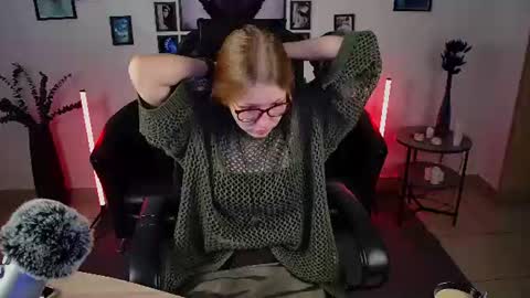 Snapshot of lanafitch chatting on 06-19-26, 10:08 lana online show from 06-19-26, 10:08