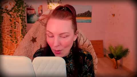 Snapshot of lanaradiance chatting on 06-04-26, 10:10 Lana Radiance online show from 06-04-26, 10:10