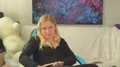 LanaviSmith online show from 11-04-25, 06:56