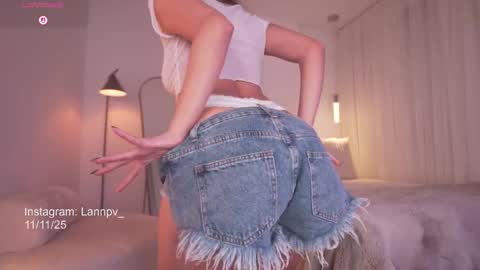 Snapshot of lanie__ chatting on 11-11-25, 11:16 Lan online show from 11-11-25, 11:16