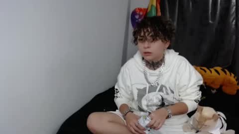 Snapshot of lannie_gonzales chatting on 01-01-25, 12:00 LANNIE   online show from 01-01-25, 12:00