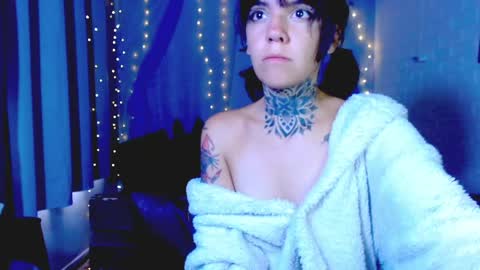 LANNIE   online show from 04-12-26, 03:28