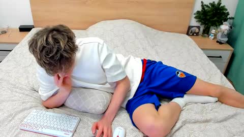 Fandi online show from 12-20-24, 02:49