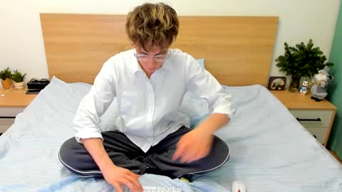 Fandi online show from 12-23-24, 02:39