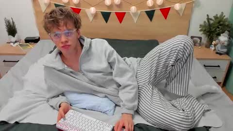 Fandi online show from 01-08-25, 04:11