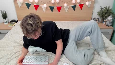 Fandi online show from 01-10-25, 01:09