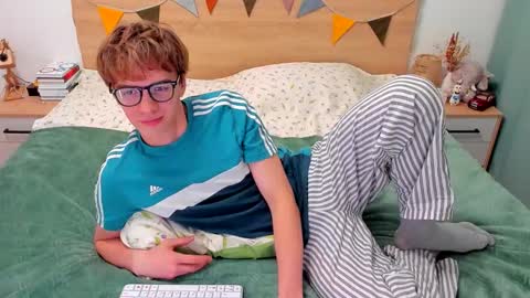 Fandi online show from 09-19-25, 04:18