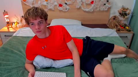 Fandi online show from 10-14-25, 06:36